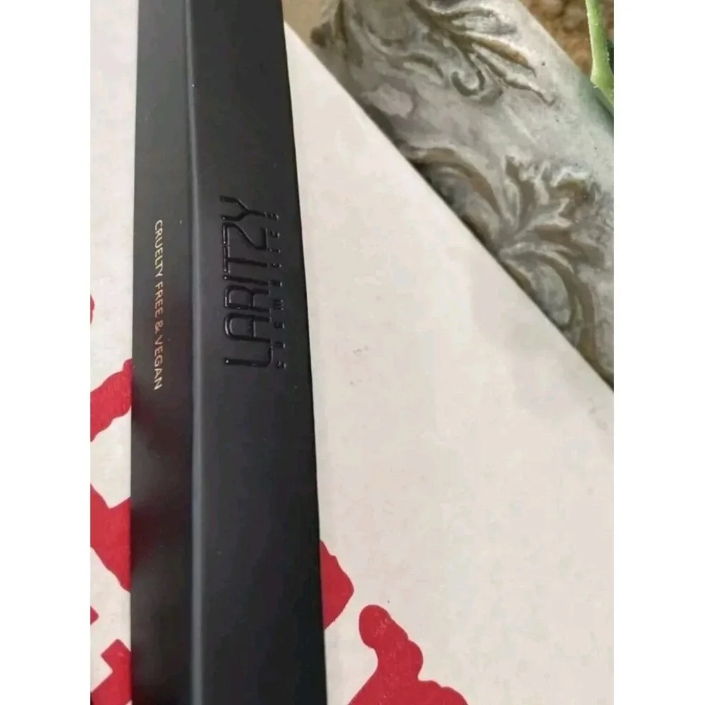 Laritzy Cosmetics Gel Liner‎ in Merlot Full Size .035oz, 1g New in Box